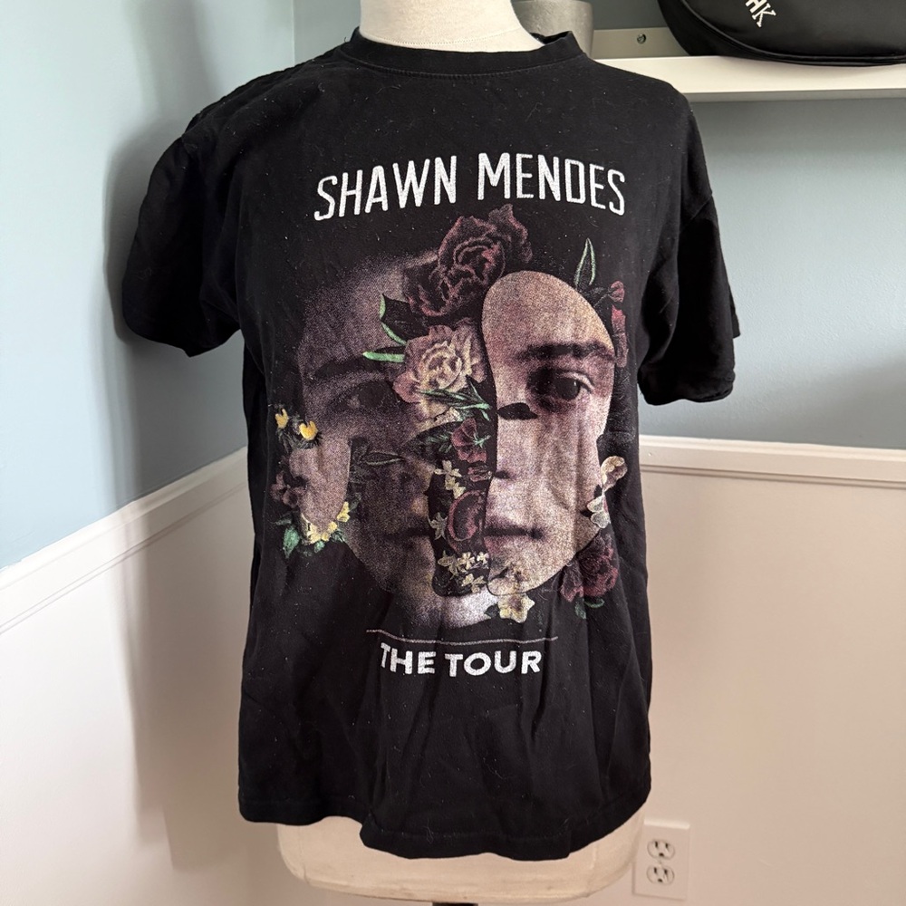 Shawn Mendes Concert Band Black Graphic Short Sleeve Tee